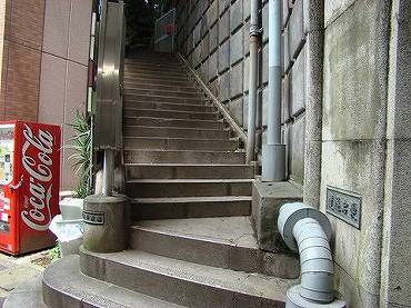虎ノ門マンション　階段