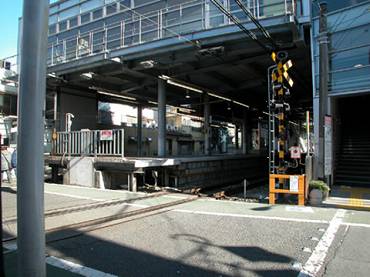 世田谷区代沢の新築一戸建て　駅ホーム
