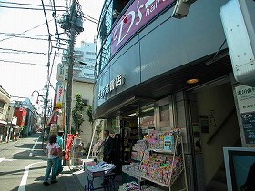 新宿区中落合の新築一戸建て　書店
