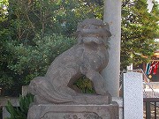 新宿区中落合の新築一戸建て　月見岡八幡神社狛犬