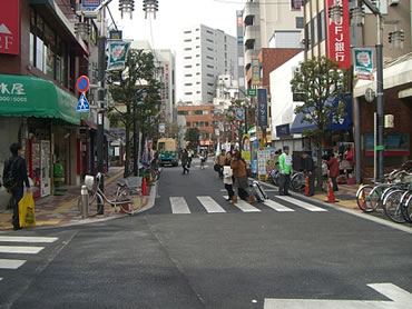 給田新築一戸建て　商店街