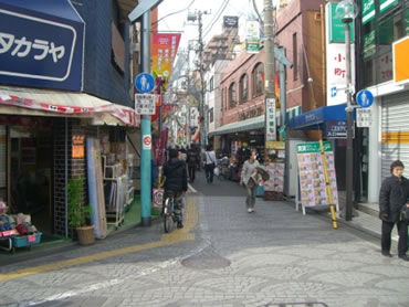 給田新築一戸建て　商店街