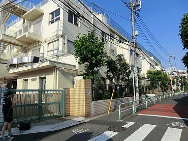 新宿区大久保新築一戸建て　戸山小学校：現地から600ｍ